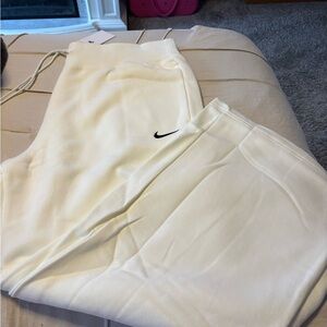 BNWT Nike Women's White Wide Leg Sweatpants